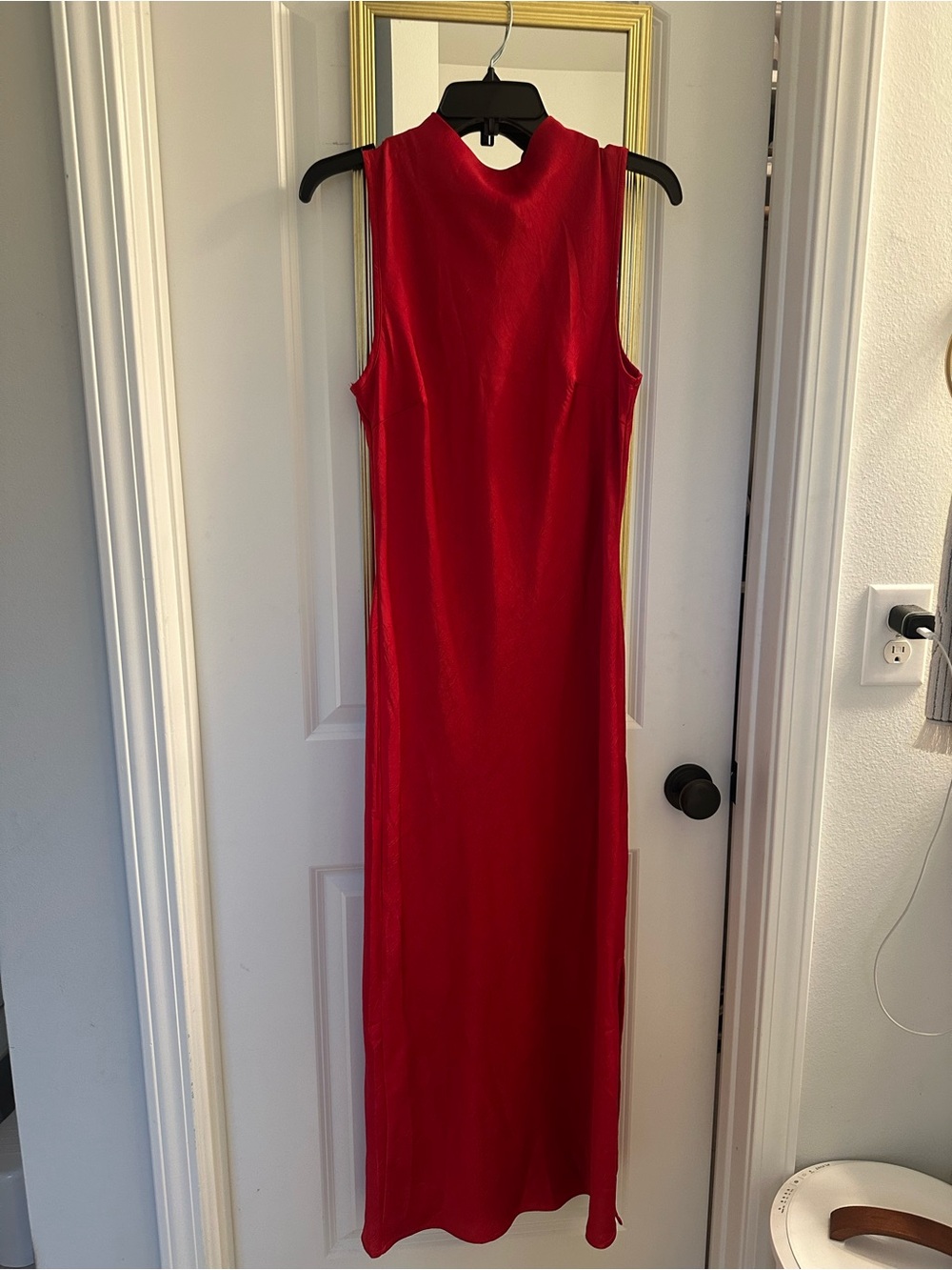 Sleeveless satin Red Midi Dress - Picture 4 of 5